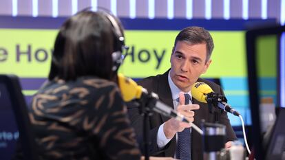 Àngels Barceló entrevista a Pedro Sánchez, presidente del Gobierno, en 'Hoy por Hoy', este martes.