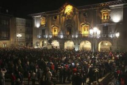 Miles de personas participan en Arrasate (Gipuzkoa) en una manifestación convocada por los órganos representativos de Fagor Electrodomésticos para exigir el mantenimiento del empleo de la cooperativa vasca. EFE/Archivo