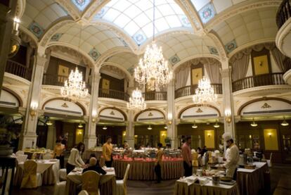 Salón del Hotel Astor, en Shanghái, diseñado por el arquitecto español Abelardo Lafuente.