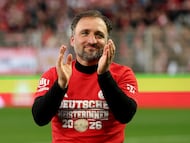 José Barcala celebra la Bundesliga femenina lograda con el Bayern.