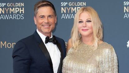 Rob Lowe y Sheryl Berkoff en el festival de televisión de Monte Carlo, en Mónaco en junio de 2019.