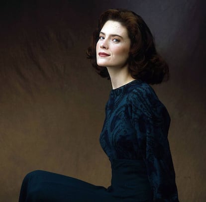 Retrato promocional de Lara Flynn Boyle de 1990, año en que se hizo famosa en todo el mundo gracias a su papel de Donna en 'Twin Peaks'.