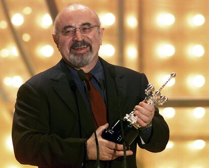 El actor Bob Hoskins recibe el Premio Donostia, en el Festival de Cine de San Sebastián. Septiembre de 2002.
