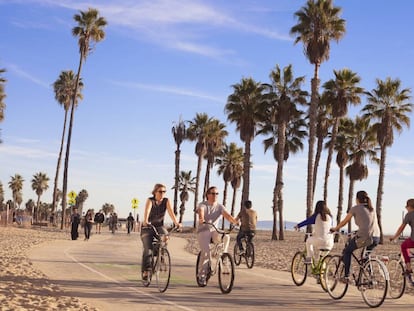 El carril bici de la playa de Santa Mónica (Los Ángeles).
 