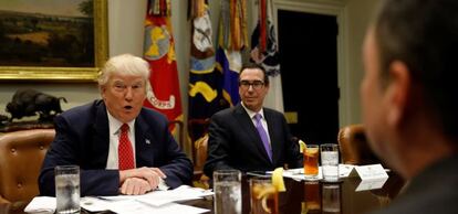 Donald Trump y Steven Mnuchin, el mi&eacute;rcoles pasado en la Casa Blanca.