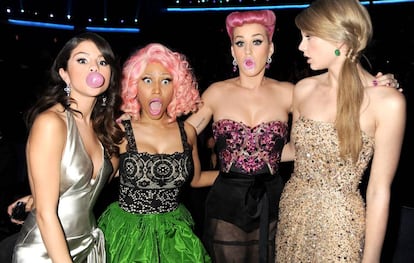 Selena Gomez, Nicki Minaj, Katy Perry y Taylor Swift, en los American Music Awards de 2011.