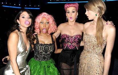 Selena Gomez, Nicki Minaj, Katy Perry y Taylor Swift, en los American Music Awards de 2011.