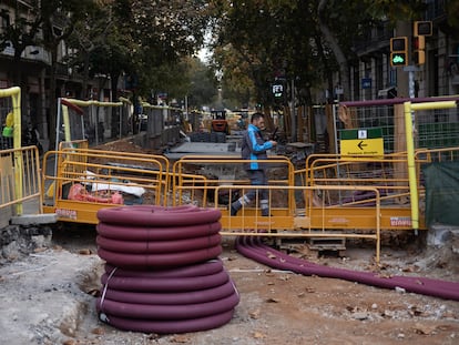 Obras de la Superilla del Eixample, en la calle Consell de Cent del Eixample de Barcelona, la semana pasada.