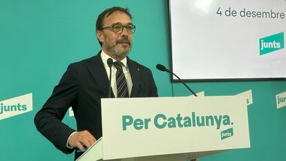 El portavoz de Junts, Josep Rius, en un momento de la rueda de prensa en la sede del partido en Barcelona.