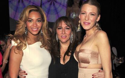 De izquierda a derecha: Beyonc&eacute;, Lorraine Schwartz y Blake Lively.