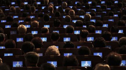 Retransmisi&oacute;n de un discurso del presidente de Corea del Sur, Moon Jae-in, en un centro cultural. 