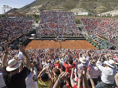 La pista de tenis en el parque de Terra Mítica de Benidorm.