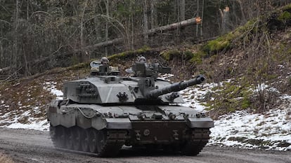 Tanque en el área de entrenamiento de Tapa Camp, en Estonia.