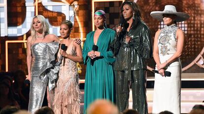 Lady Gaga, Jada Pinkett Smith, Alicia Keys, Michelle Obama y Jennifer Lopez en los premios Grammy 2019. 
 