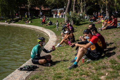 People at Madrid's Casa de Campo on day one of the confinement imposed over a week ago, and which is due to expire on Saturday.