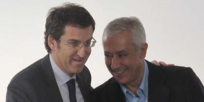Alberto Núñez Feijóo y Javier Arenas, en Sevilla.