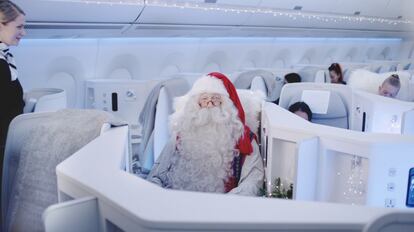 Llega la Navidad y ­Finnair refuerza con 33 vuelos semanales y 400.000 asientos, un 20% más, sus conexiones entre España y Laponia, con salidas desde siete ciudades de nuestro país. Rovaniemi, capital lapona y donde vive Papá Noel; Ivalo, el aeropuerto más al norte del país y de Europa, por encima del Círculo Polar Ártico y Kuusamo, cerca de Rusia, con su famosa estación de esquí en Ruka, son los destinos más visitados por los españoles. 