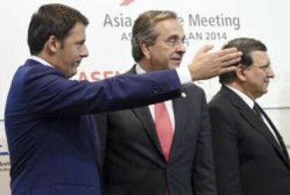 El primer ministro griego Antonis Samaras, junto a Matteo Renzi y Jos&eacute; Manuel Durao Barroso. 