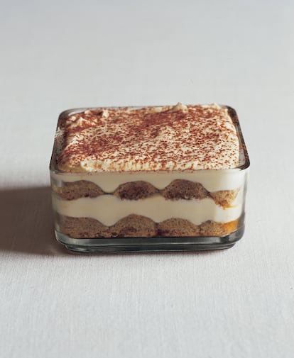 Tiramisù, imagen del interior del libro La cuchara de plata, de Editorial Phaidon.