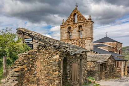 Iglesia de los mártires San Cornelio y San Cipriano, en el El Muyo, cerca de Riaza.