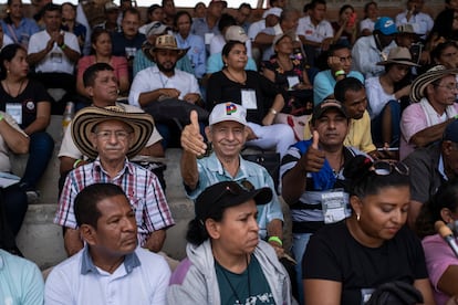 Campesinos asisten a un evento del presidente Gustavo Petro en El Coliseo de Ferias, en Sincelejo, en agosto de 2023.