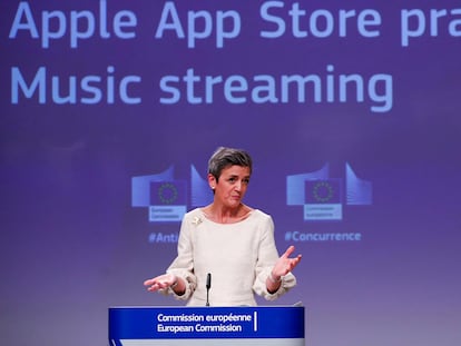 La comisaria europea de Competencia, Margrethe Vestager, en una conferencia de prensa sobre un caso contra Apple, en 2021.