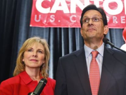 O parlamentar Eric Cantor, acompanhado da sua mulher, Diana, aceita a derrota em um discurso em Richmond, a capital da Virgínia.