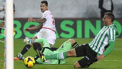 Vitolo hace el tercer gol del Betis. 