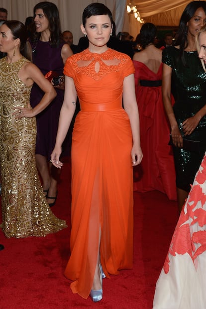 El vestido de Ginnifer Goodwin es de Monique Lhuillier.