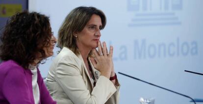 María Jesús Montero, ministra de Hacienda y Teresa Ribera, vicepresidenta de Transición Ecológica.