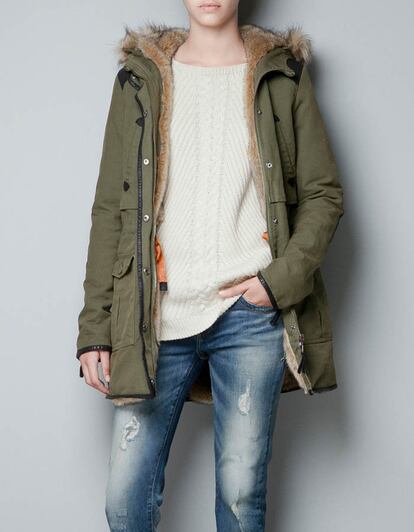 Parka de algodón con detalles en piel sintética de Zara (89,95 euros)