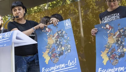 Anna Gabriel y Mireia Veh&iacute; durante la presentaci&oacute;n de la campa&ntilde;a a favor del s&iacute; de la CUP. 