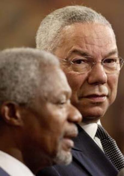 Kofi Annan, secretario general de Naciones Unidas y Colin Powell, secretario de estado de EE UU, durante una rueda de prensa conjunta ayer en Nueva York.