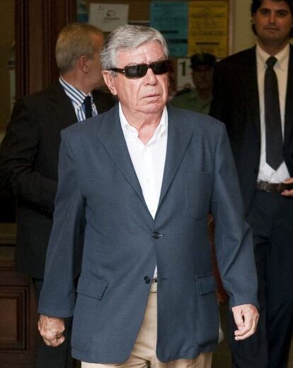 El exministro José Luis Corcuera, a la salida del juzgado en Sevilla.