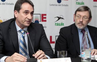Valero Rivera, junto a Jaime Lissavetzky, secretario de Estado para el Deporte, ayer.