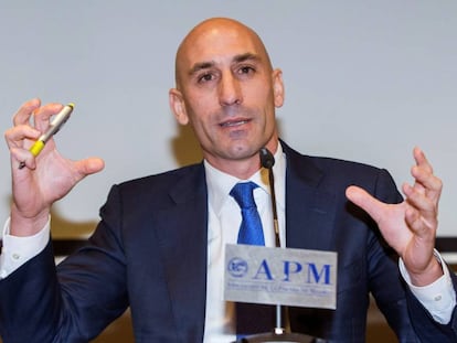 Rubiales, durante la rueda de prensa en la que anunci&oacute; su renuncia a la presidencia de la AFE y su candidatura a la Federaci&oacute;n. 