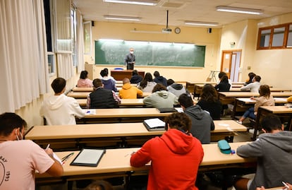 Una clase de la Facultad de Ciencias de la Salud de Granada este miércoles.