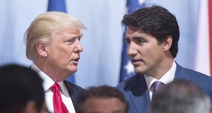 El presidente de Estado Unidos, Donald Trump, y el primer ministro canadiense, Justin Trudeau, durante la reuni&oacute;n del G20 en Hamburgo.