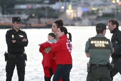 Arribada al port de Palma d'una dona i del seu nadó, evacuats amb 141 passatgers i tripulants del ferri 'Sorrento', de Trasmediterránea.