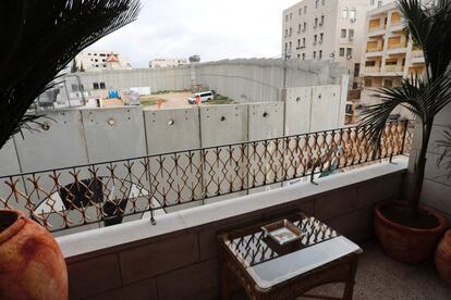 Desde las ventanas del alojamiento se ve el muro de hormigón que Israel levantó en 2003, por lo que el director del establecimiento, Wisam Salsah, lo ha descrito como "el hotel con las peores vistas del mundo", según recoge el digital israelí 'Times of Israel'.