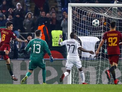 Gol de Perotti, delantero de la Roma, al Qarabag.