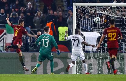 Gol de Perotti, delantero de la Roma, al Qarabag.