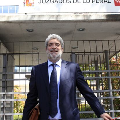 Miguel Ángel Rodríguez leaves a Madrid court on Thursday.