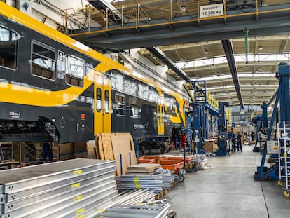 Un tren de Skoda durante el proceso de producción en la planta checa de Ostrova.