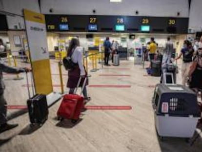 Interior del aeropuerto de San Pablo en Sevilla. 