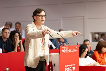 El presidente catalán, Salvador Illa, interviene en el Comité Federal del PSOE.