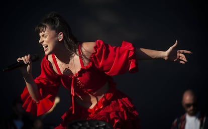 La artista argentina Nathy Peluso, durante su actuación en Barcelona.