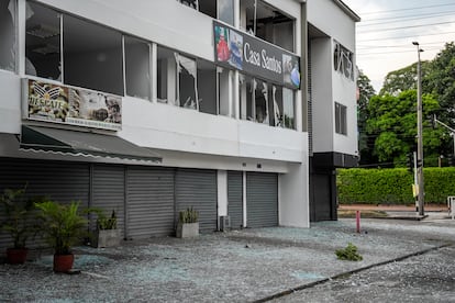 Daños en un establecimiento cercanos a la escuela militar.