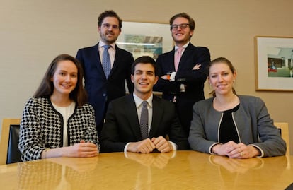 Equipo de bonos de Citi. De pie: Bruno Sáenz de Miera y Abraham Douek; sentados:Alexandra Whomersley, DanielCalleja y Domitille Ducreux.