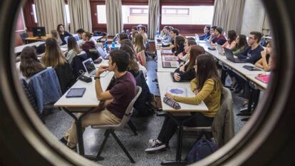 Estudiantes de la facultad de Derecho en la Universidad de Valencia.